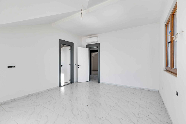 Spacious and bright apartments with panoramic sea views — photo 26